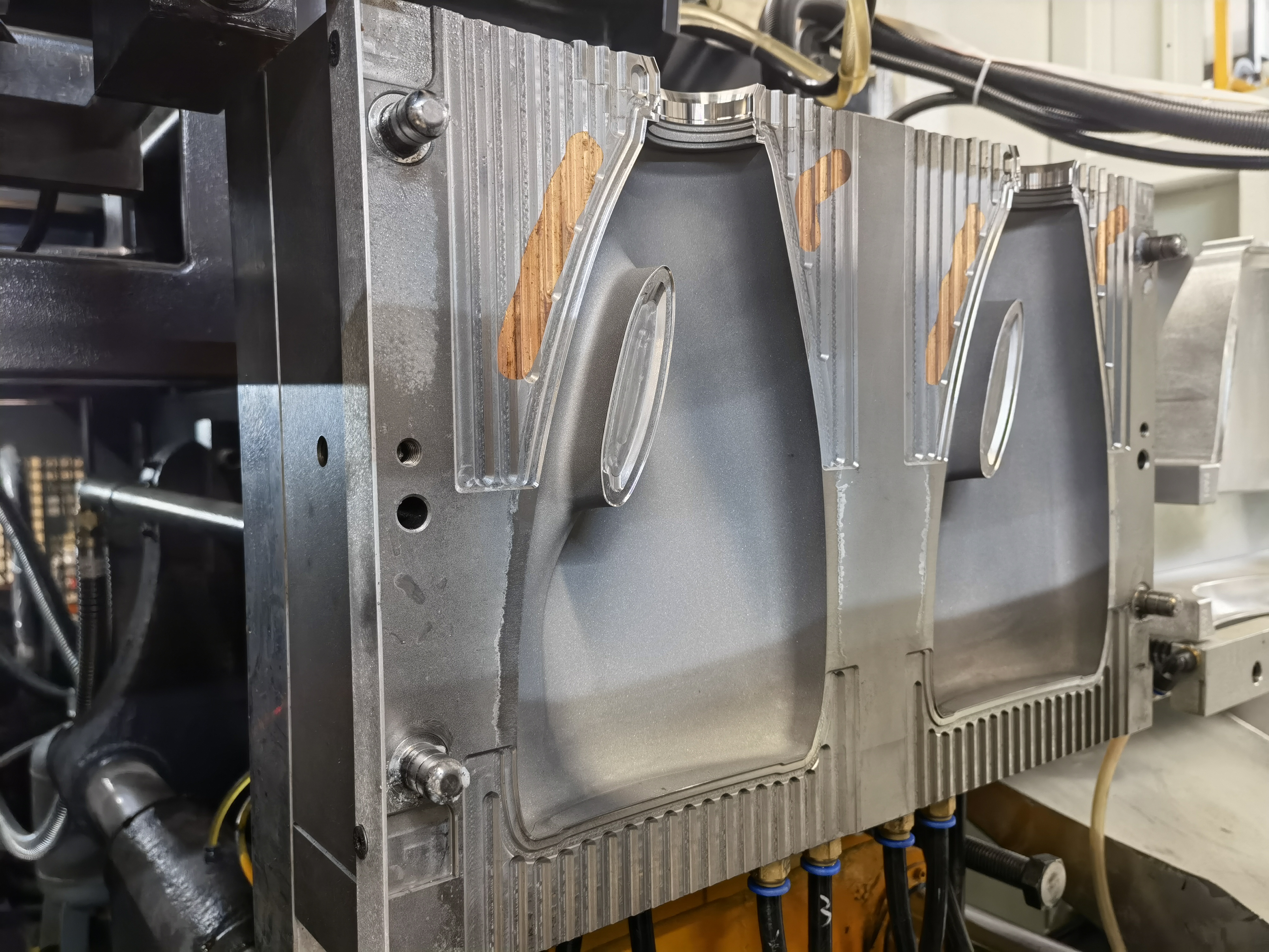 3L Laundry Detergent Bottle Double Station Double Die Head Extrusion Blow Molding Machine, Empowering Packaging Production Upgrade