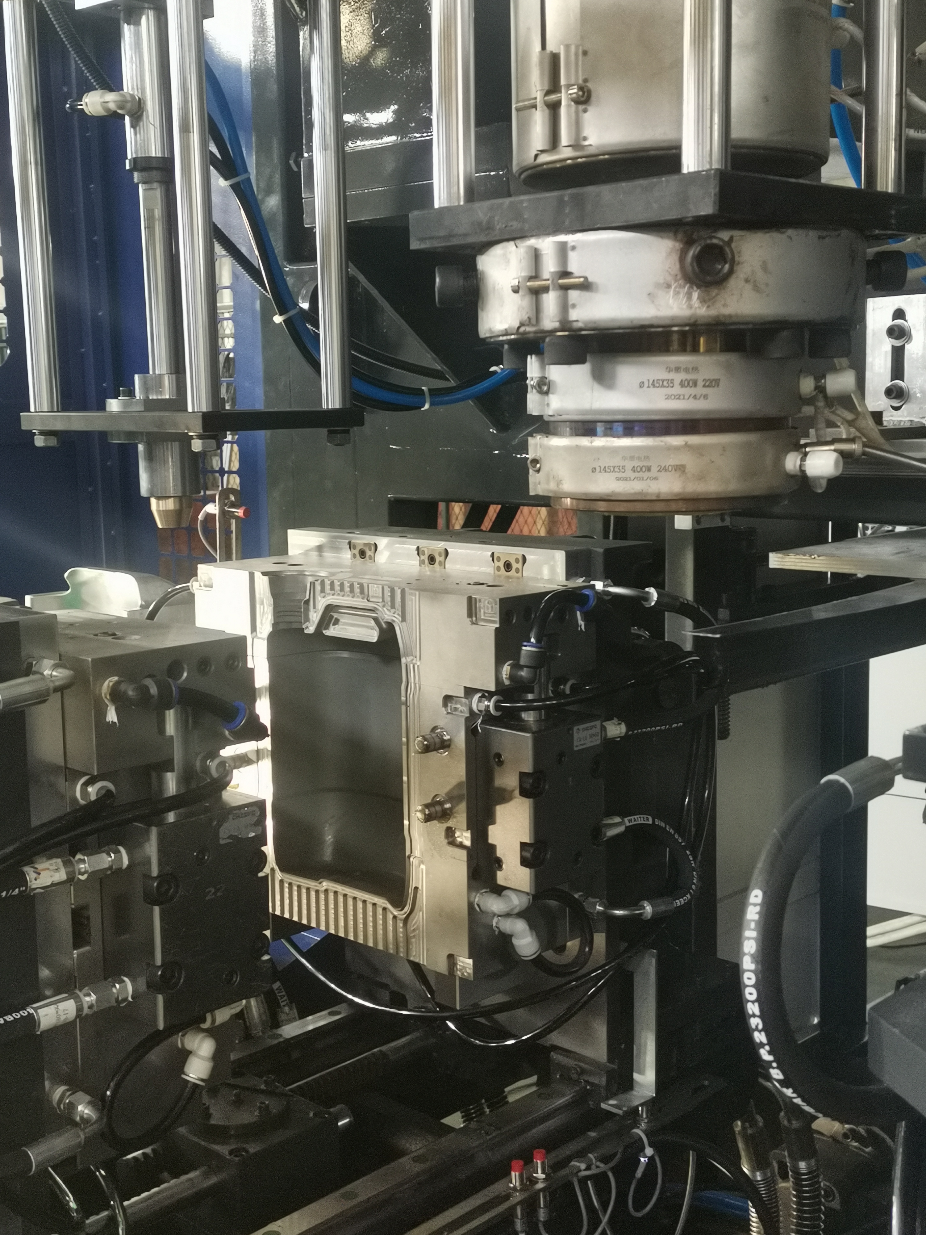 Why Dual-Station Extrusion Blow Molding Machines Are a Game-Changer for 5L/10L Stackable Barrel Production