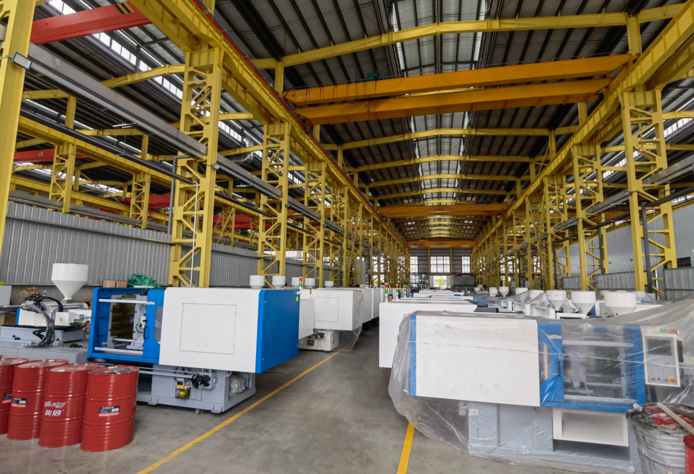 The Miniature World's Master Shaper: Unveiling the Journey of Injection Molding Machines and the Birth of Plastic Parts