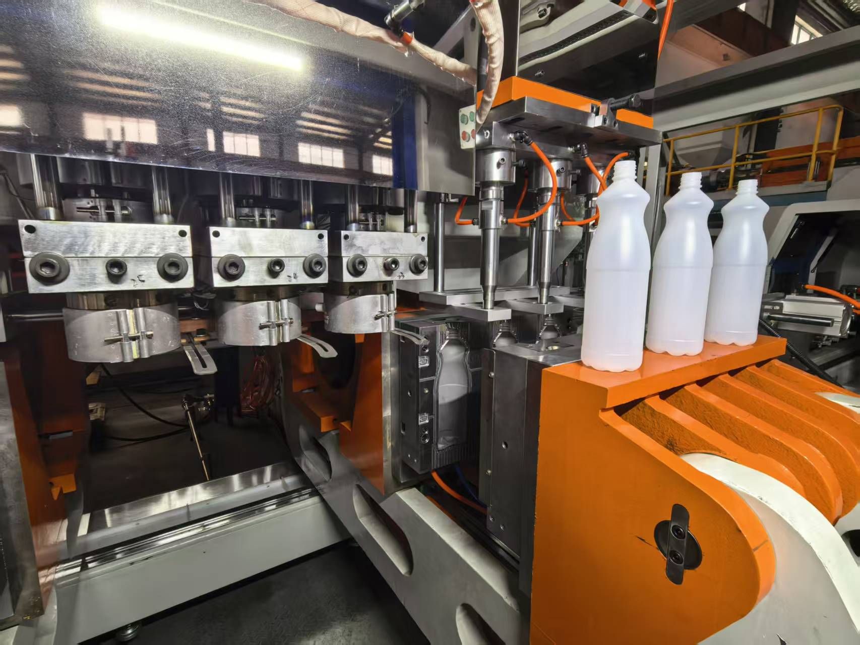 extrusion blow molding machine3.jpg